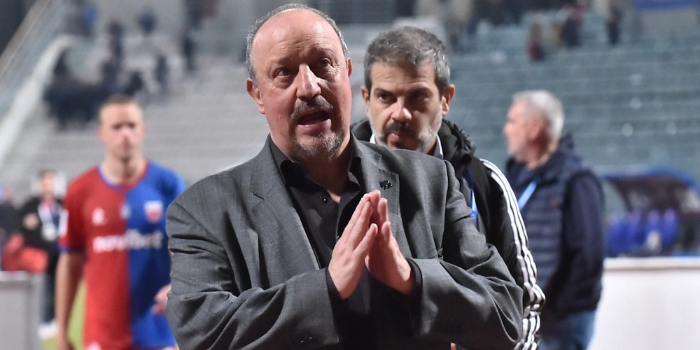 Ο Ράφα Μπενίτεθ απολογείται στον κόσμο του Παναθηναϊκού.