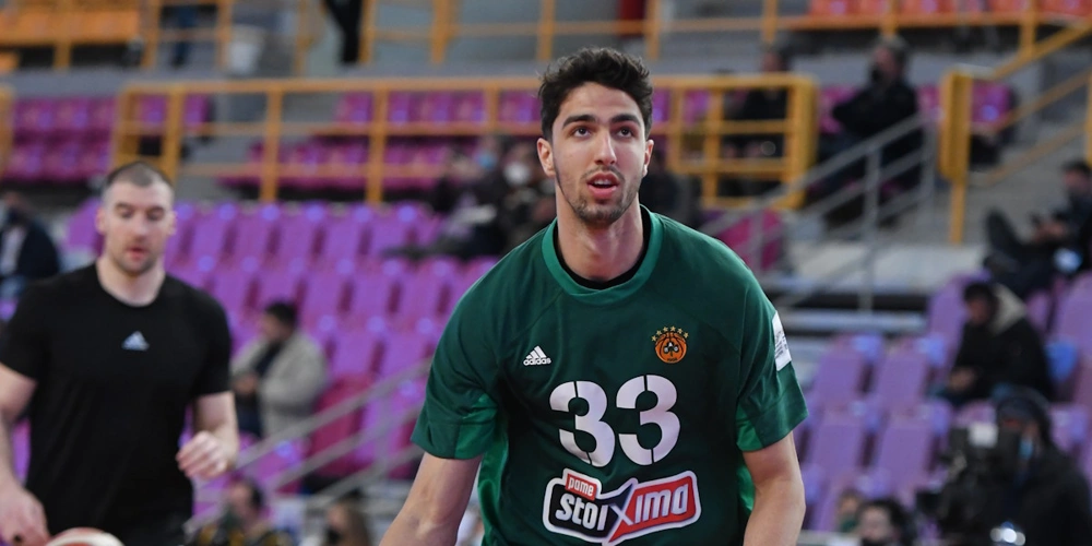 Ο Νίκος Χουγκάζ με τη φανέλα του Παναθηναϊκού.