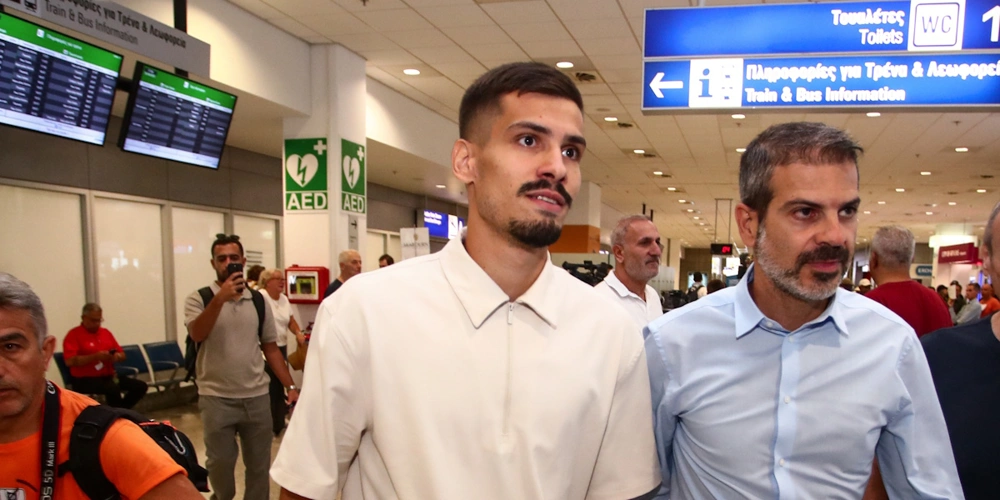 Ο Μίλος Πάντοβιτς στην Ελλάδα για τον Παναθηναϊκό. 