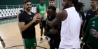 Παναθηναϊκός: Έκπληξη με τούρτα στον Γκραντ για τα γενέθλιά του (vid)