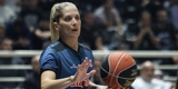 Αρκετοί ξένοι σχολίασαν την σύλληψη της Τσαρούχα: «Την βλέπεις στο παιχνίδι και ξέρεις ότι ξεκινάς με δύο φάουλ και μισή τεχνική ποινή»