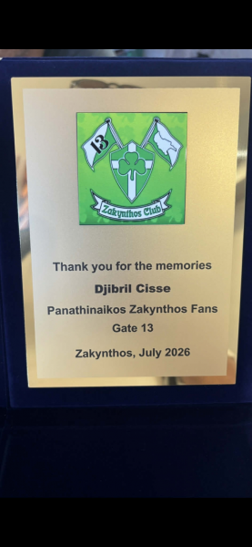 Η πλακέτα των οπαδών του Παναθηναϊκού στον Σισέ στην Ζάκυνθο