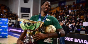 HAYES-DAVIS-PANATHINAIKOS.jpg