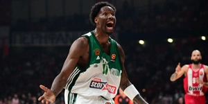 HAYES-DAVIS-PANATHINAIKOS.jpg