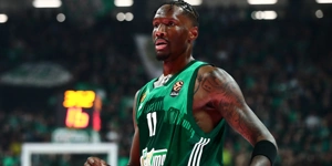 HAYES-DAVIS-PANATHINAIKOS.jpg