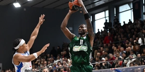 HAYES-DAVIS-PANATHINAIKOS.jpg