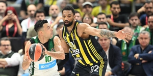 Παραμένει στη Φενέρμπαχτσε ο Κεμ Μπιρτς – MVP των Τελικών και «πύργος» της πρωταθλήτριας Ευρώπης