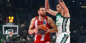 PETERS-OLYMPIACOS.jpg