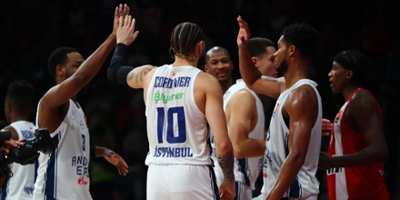 Euroleague: H Εφές έκανε την έκπληξη κερδίζοντας τον Ολυμπιακό μέσα στο ΣΕΦ (vid) efes.jpg