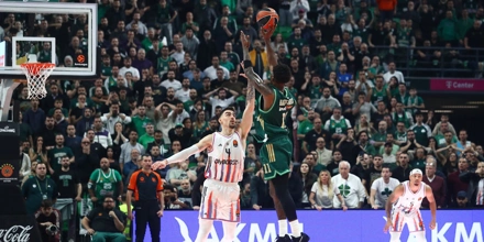 HAYES-DAVIS-PANATHINAIKOS.jpg
