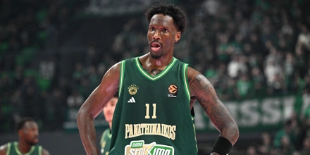 HAYES-DAVIS-PANATHINAIKOS.jpg