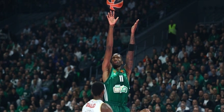 HAYES-DAVIS-PANATHINAIKOS.jpg