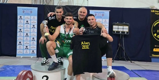 Το τμήμα άρσης βαρών του Παναθηναϊκού στον αγώνα προς τιμήν του Άλκη Καμπανού. Το τμήμα άρσης βαρών του Παναθηναϊκού στον αγώνα προς τιμήν του Άλκη Καμπανού.