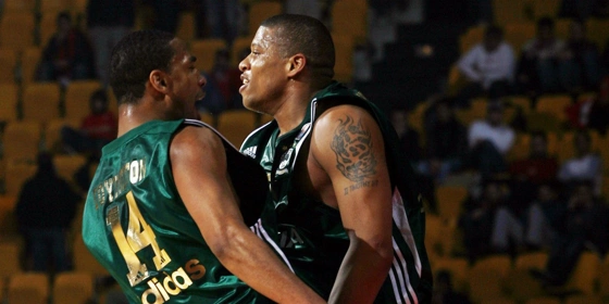 Σαν σήμερα: Εμφατικό διπλό στο ΣΕΦ με «εξωγήινο» Oυίνστον (vid)