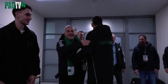 Παναθηναϊκός: Η αποθέωση του Μπακασέτα και η χειραψία με Αλαφούζο (vid)