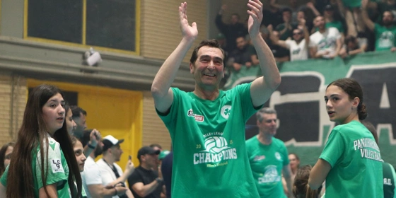 Volley League: Ο Ανδρεόπουλος κέρδισε τον τίτλο του καλύτερου προπονητή της περσινής Volley League (vid)