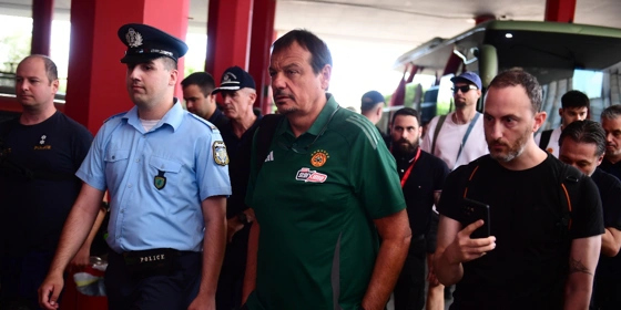 ΑΣΥΛΛΗΠΤΟ: Ξύλο ανάμεσα στα ΜΑΤ και τους παίκτες του Παναθηναϊκού!
