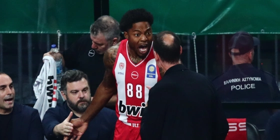Πρώτη φορά... ξανασυμβαίνει: Ένταση ανάμεσα σε Μπαρτζώκα - Τζόουνς (vid)