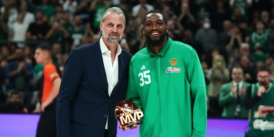 Euroleague: O Aλβέρτης βράβευσε τον Φαρίντ για τον τίτλο του MVP Νοεμβρίου (vid)