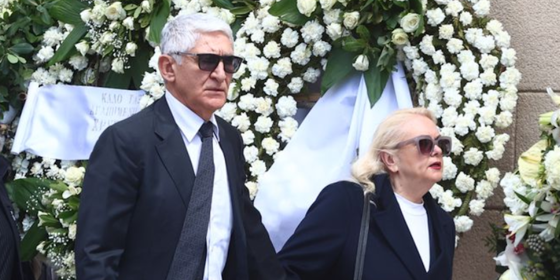 Η συγκινητική παρουσία του Γιαννάκη στο τελευταίο «αντίο» στη Μαρινέλλα