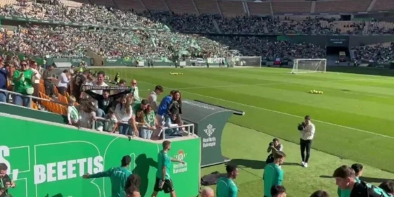 Παναθηναϊκός: Κοσμοσυρροή στην τελευταία προπόνηση της Μπέτις πριν τη Σεβίλλη (vid)