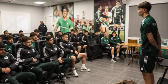 «Ιδιαίτερα» Κάτρη στα παιδιά των Ακαδημιών - Οι πολύτιμες συμβουλές του (vids)