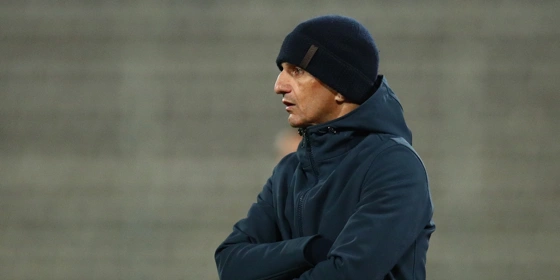 Δύσκολες στιγμές για τον Λουτσέσκου - Πηγαίνει στη Ρουμανία μετά το παιχνίδι