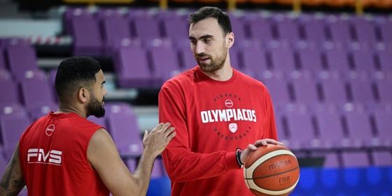 Ολυμπιακός: Στην εξάδα Μιλουτίνοφ και Τζόουνς, εκτός ο Πίτερς!