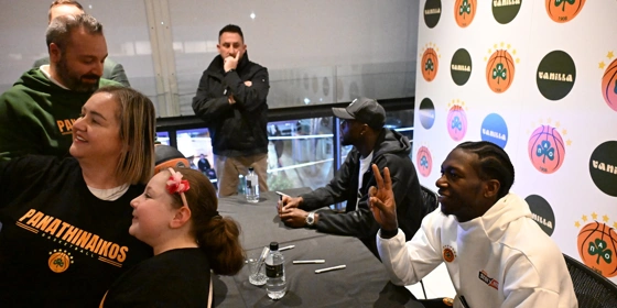 Παναθηναϊκός Aktor: Κοσμοσυρροή για ένα αυτόγραφο!