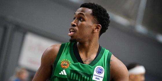 Σορτς: «Ήταν μία καλή νίκη, σημαντικό για εμάς που βγάλαμε από νωρίς άμυνες» (vid)