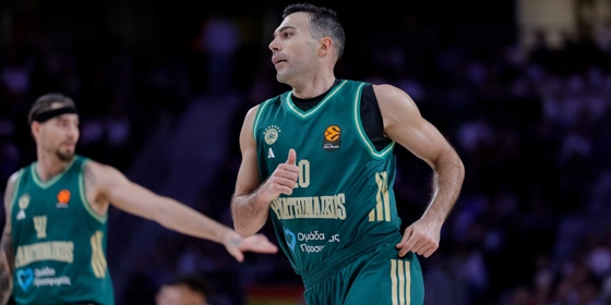 Ο Σλούκας αποθεώθηκε στο αεροδρόμιο της Μαδρίτης (vid)