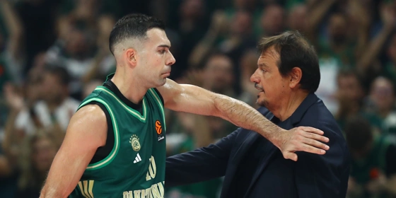 Χαμόγελα και… διαπραγματεύσεις στα αποδυτήρια του Παναθηναϊκού (vid)