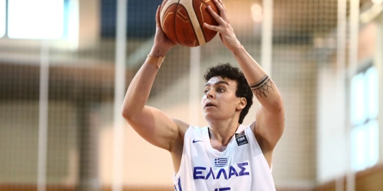 Άρτεμις Σπανού:  Mία ψυχολόγος που δεν καταλαβαίνει έρχεται να «γκρεμίσει» τη Λεωφόρο (vids)