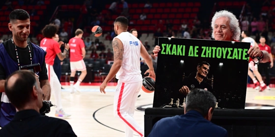 GBL: Έβγαλαν γλώσσα με πανό πριν τον πρώτο τελικό