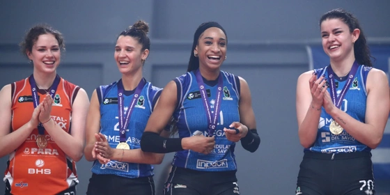 Παναθηναϊκός: Oι φίλοι του «τριφυλλιού» χειροκρότησαν τις παίκτριες της Βαλεφόλια κατά την απονομή