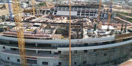 Εργασίες... παντού: Ψηλώνει ολοένα και περισσότερο το «πράσινο» παλάτι! (vid)