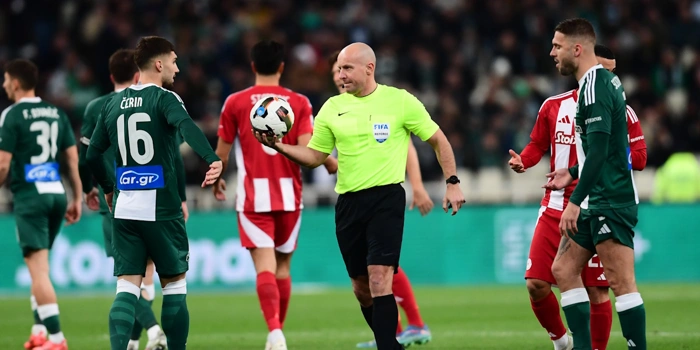 Ο Σιμόν Μαρτσίνιακ στο Παναθηναϊκός - Ολυμπιακός.