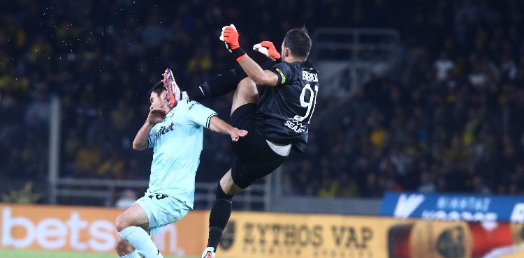 Το χτύπημα... καράτε του Μπρινιόλι στον Σουλεϊμάνοφ