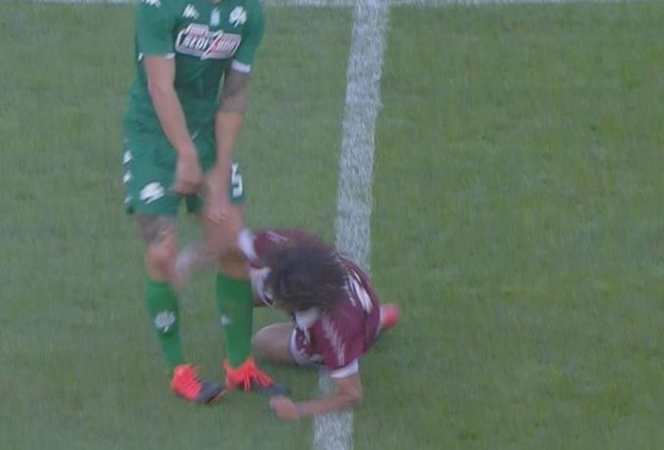 Η μπουνιά του Ουάρντα στο πόδι του Σένκεφελντ