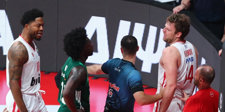 Ναν και Βεζένκοβ μετά το flopping του Βούλγαρου