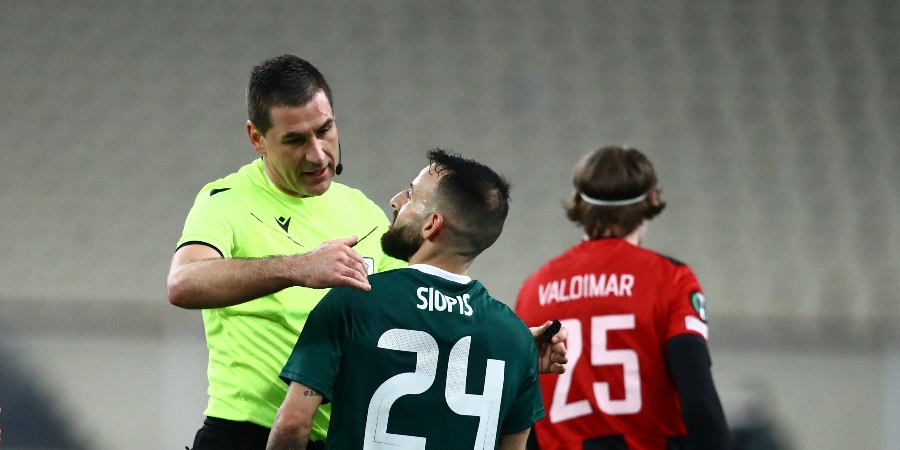 Ο Ομπρένοβιτς κατά την διάρκεια του Παναθηναϊκός - Βίκινγκουρ