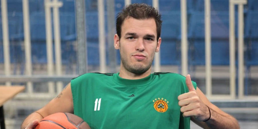 Ο Πατ Καλάθης με την φανέλα του Παναθηναϊκού